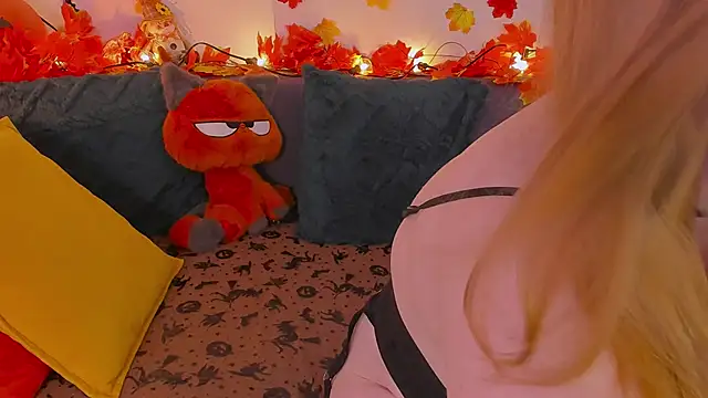 Snapshot of Tori_the_witch chatting on November 2, 8:06 am Tori the witch online show from November 2, 8:06 am