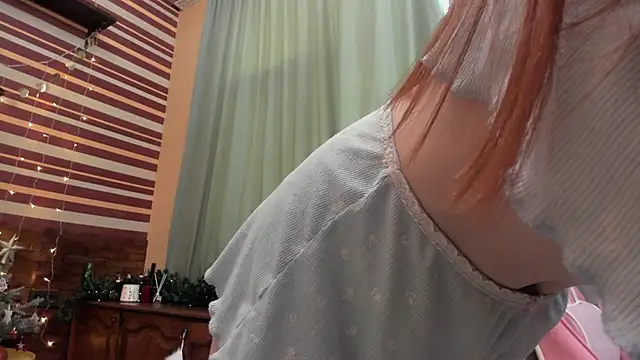 Snapshot of MilanaMua chatting on December 14, 7:47 am MilanaMua online show from December 14, 7:47 am