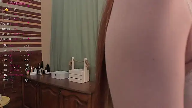 Snapshot of MilanaMua chatting on February 3, 8:19 am MilanaMua online show from February 3, 8:19 am