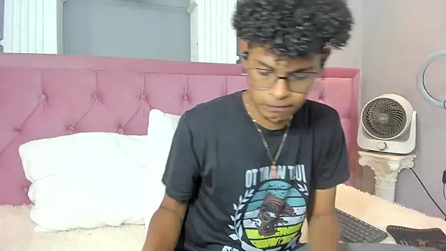 boylittle19cm online show from September 25, 12:31 pm