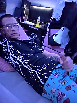 Hatchetwound6969 online show from April 3, 9:13 pm