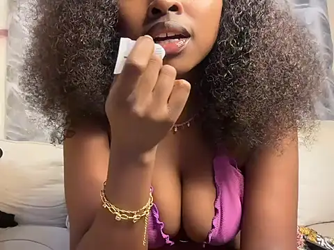 Snapshot of Chocolate_queen2 chatting on March 6, 5:59 am Chocolate queen2 online show from March 6, 5:59 am