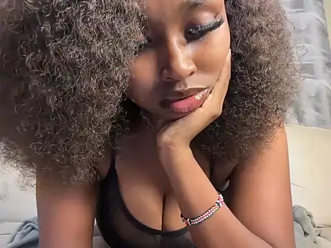 Snapshot of Chocolate_queen2 chatting on March 13, 11:28 am Chocolate queen2 online show from March 13, 11:28 am