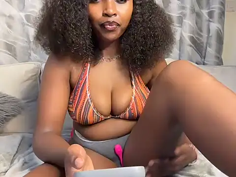 Snapshot of Chocolate_queen2 chatting on March 22, 6:28 am Chocolate queen2 online show from March 22, 6:28 am