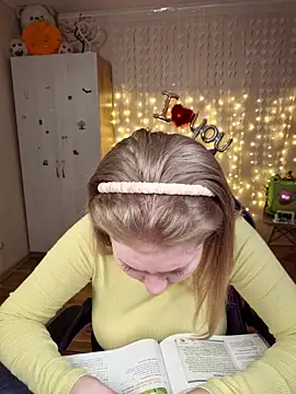 D0nna  online show from March 10, 9:53 pm