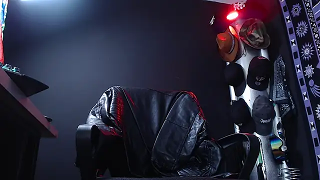 Dicaprioo  online show from March 5, 10:10 pm