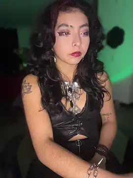 Snapshot of _Gothiccbitch_ chatting on April 23, 8:24 am Gothiccbitch online show from April 23, 8:24 am