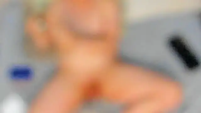 Snapshot of stillwild chatting on February 7, 3:32 am stillwild online show from February 7, 3:32 am