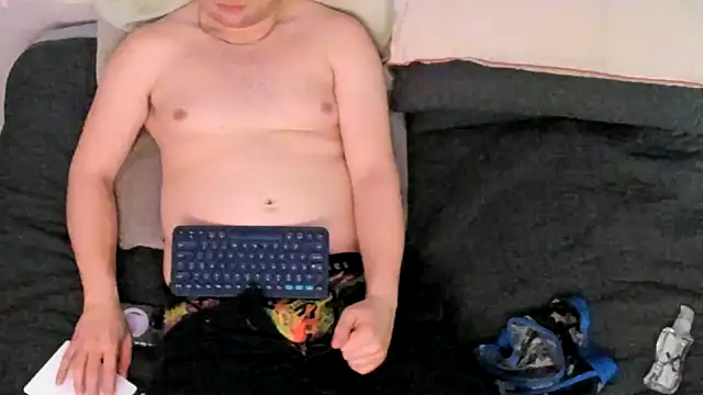 Snapshot of stillwild chatting on February 19, 5:09 pm stillwild online show from February 19, 5:09 pm