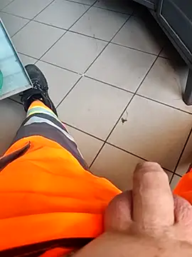 Szeltolo001 online show from October 31, 1:23 pm