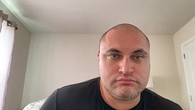 Snapshot of SluggishChase99 chatting on October 21, 5:02 pm SluggishChase99 online show from October 21, 5:02 pm