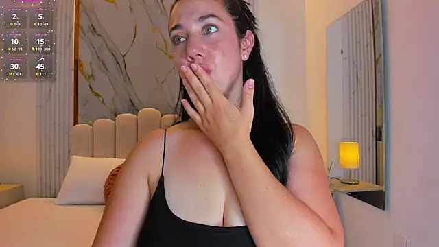 dahianthompson online show from September 22, 8:22 pm