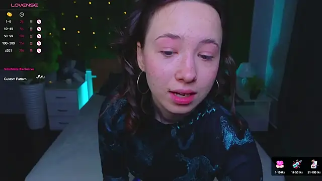 Hayle Hill online show from December 9, 4:01 am