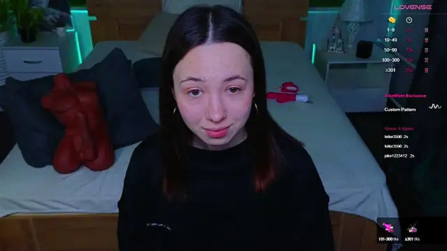 Hayle Hill online show from December 10, 7:05 am