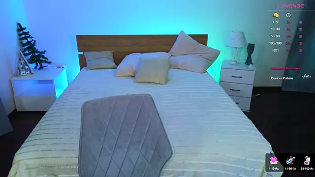 Hayle Hill online show from January 8, 2:14 am