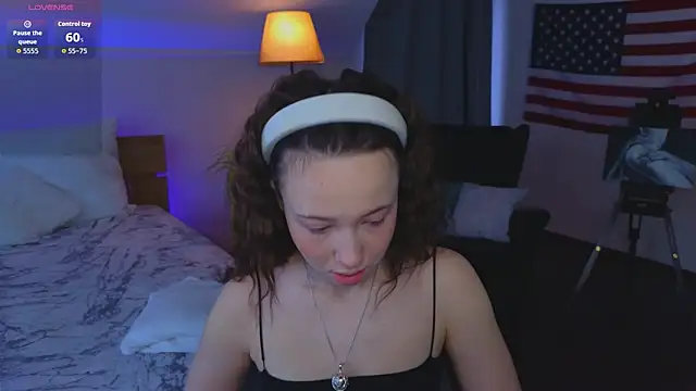 Hayle Hill online show from March 21, 1:54 am