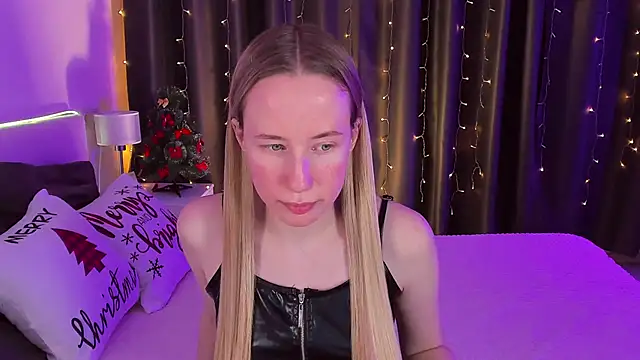 Cassie Kelman online show from December 12, 3:32 am