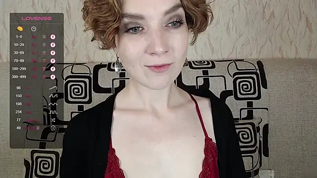 Snapshot of TinaWince chatting on October 10, 4:44 am TinaWince online show from October 10, 4:44 am