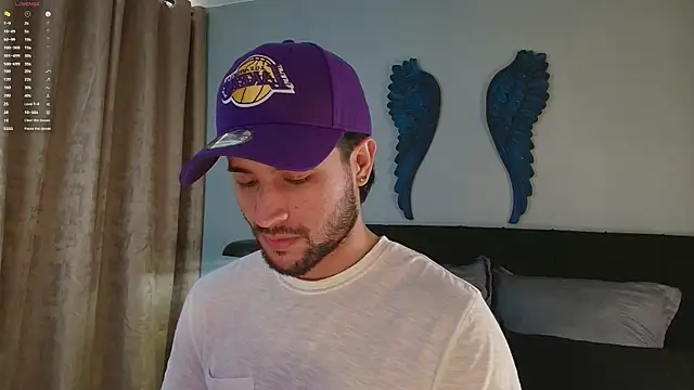 Snapshot of Valentinoford chatting on February 25, 9:13 pm Valentinoford online show from February 25, 9:13 pm