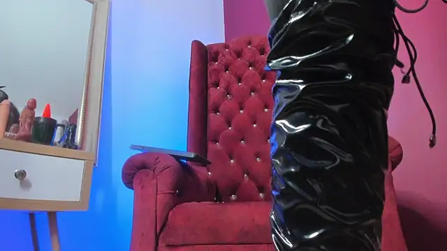 Sarah Mistress  online show from December 26, 11:57 pm