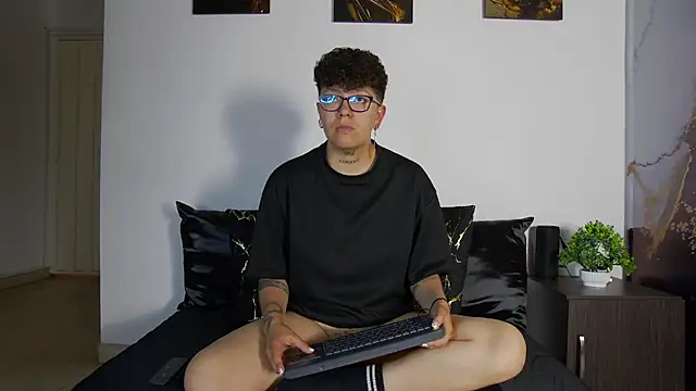 alex noa online show from May 1, 7:07 pm