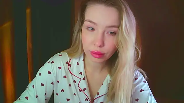 mia raspberrie online show from December 18, 3:15 am