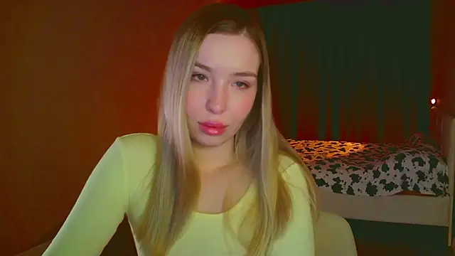 mia raspberrie online show from February 9, 3:11 am