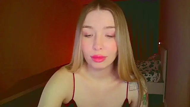 mia raspberrie online show from March 6, 3:35 am