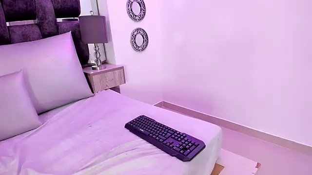 Charlotte Myers online show from October 30, 7:25 pm