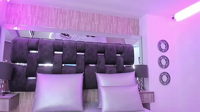 Charlotte Myers online show from January 7, 7:38 pm