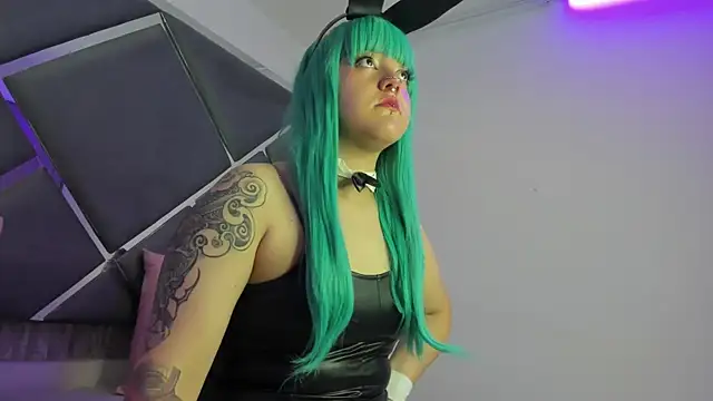 Charlotte Myers online show from February 10, 7:40 pm