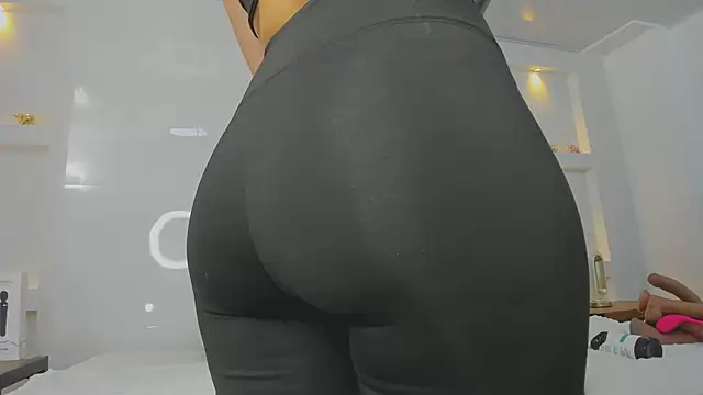 Snapshot of Dalia-Prada chatting on February 28, 4:35 am Dalia-Prada online show from February 28, 4:35 am