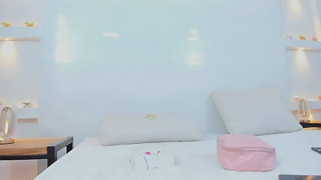 Snapshot of Dalia-Prada chatting on March 3, 3:45 am Dalia-Prada online show from March 3, 3:45 am