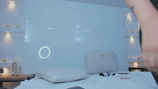 Snapshot of Dalia-Prada chatting on March 21, 8:30 am Dalia-Prada online show from March 21, 8:30 am