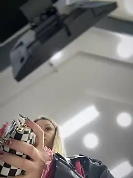 Teya moon  online show from December 6, 11:33 am