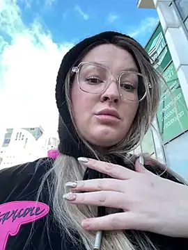 Teya moon  online show from January 14, 11:05 am