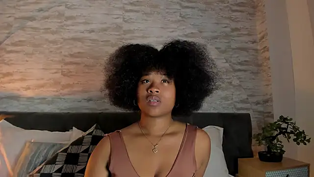 Anneth  M online show from December 4, 7:44 pm