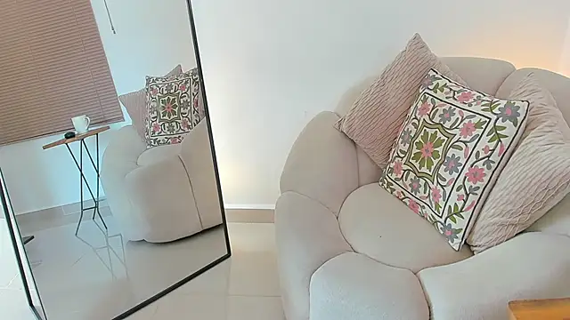 Snapshot of SofiMeza chatting on September 26, 1:48 pm SofiMeza online show from September 26, 1:48 pm