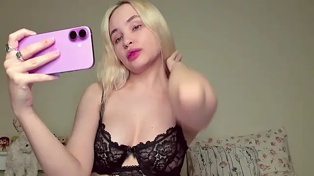 Snapshot of Shine_Lina chatting on March 31, 2:57 am Shine Lina online show from March 31, 2:57 am