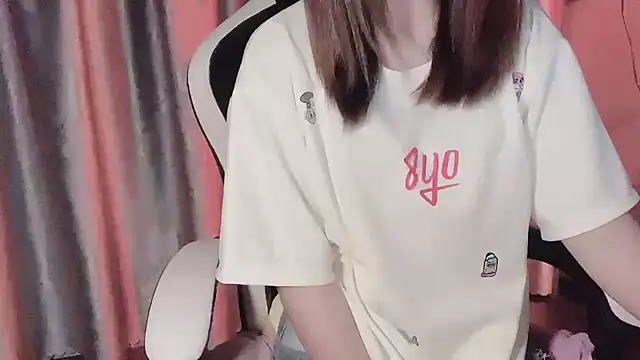 Snapshot of _Ely_ chatting on March 18, 6:37 pm Ely online show from March 18, 6:37 pm