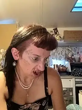 whitetrashdirtyslut online show from April 8, 2:50 pm