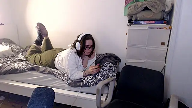 Snapshot of playvalorantwithmenow chatting on March 12, 7:31 pm playvalorantwithmenow online show from March 12, 7:31 pm