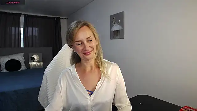 Snapshot of Vanessa_Nowak chatting on July 5, 1:40 pm Vanessa Nowak online show from July 5, 1:40 pm