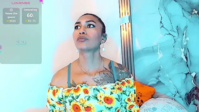 khiara moretti online show from November 24, 11:21 am