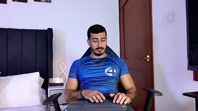 Snapshot of muscle_ares chatting on November 5, 1:05 am muscle ares online show from November 5, 1:05 am