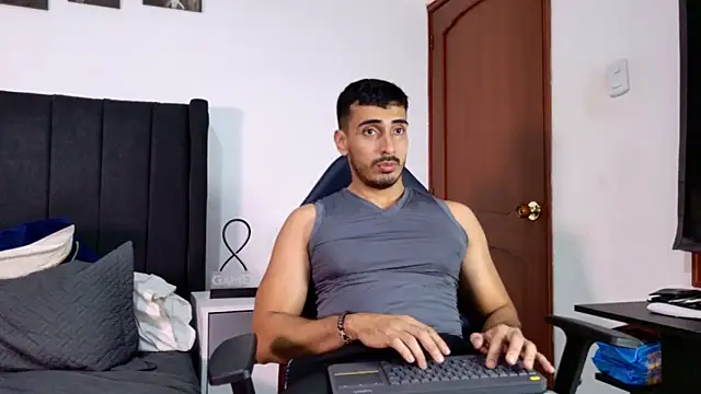 Snapshot of muscle_ares chatting on November 19, 12:21 am muscle ares online show from November 19, 12:21 am