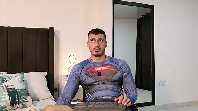 Snapshot of muscle_ares chatting on January 13, 12:05 am muscle ares online show from January 13, 12:05 am