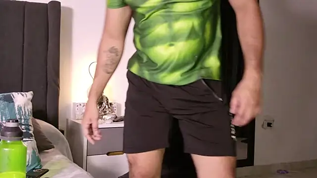 Snapshot of muscle_ares chatting on February 2, 11:58 pm muscle ares online show from February 2, 11:58 pm