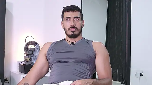 Snapshot of muscle_ares chatting on February 6, 10:46 pm muscle ares online show from February 6, 10:46 pm