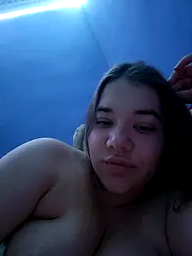 Snapshot of LunaGrey21 chatting on December 9, 3:22 pm LunaGrey21 online show from December 9, 3:22 pm